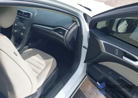 2017 Ford Fusion S z USA, uszkodzony, nr VIN 3FA6P0G79HR204483